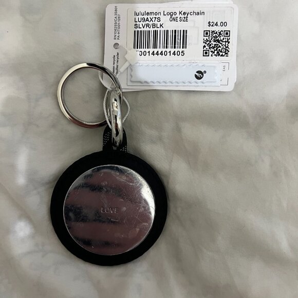 Lululemon logo keychain - Picture 2 of 2
